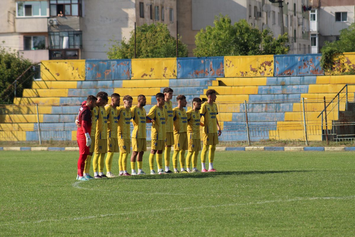 Nimeni nu știe cum a apărut sigla pe tricouri » Situație de râsu'-plânsu' la clubul din România: „Am vorbit cu contabila, a costat 69 de lei”