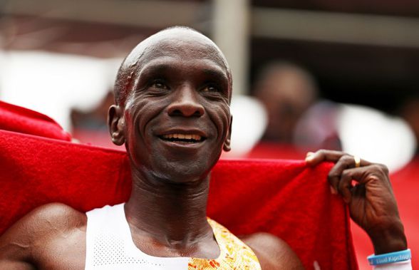 Eliud Kipchoge a făcut istorie! E primul om care a terminat maratonul sub 2 ore