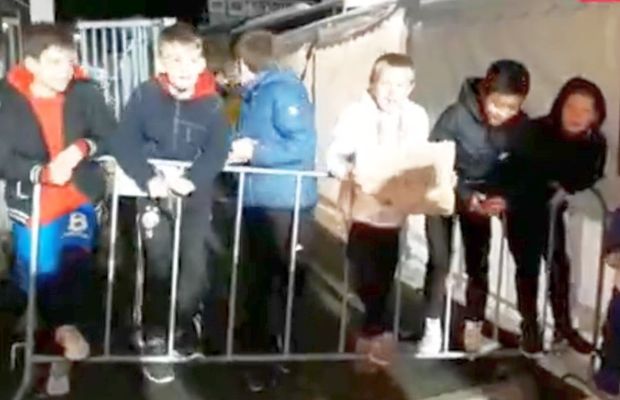 FEROE - ROMÂNIA 0-3 // Reporterul GSP a surprins un moment GENIAL la Torshavn: ce au făcut câțiva copii feroezi pentru Ianis Hagi