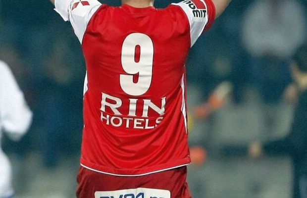 OFICIAL El e noul #9 al lui Dinamo » Preia tricoul făcut celebru de Dumitrache, Cămătaru, Răducioiu și Niculescu