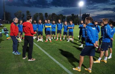 ROMÂNIA U21 - MALTA U21. Asta mai lipsea! Răzvan Burleanu, „secundul” lui Stoichiță!  Ce s-a întâmplat la ultimul antrenament + Man și Moruțan, în premieră în Ghencea