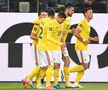 Valentin Mihăilă se bucură alături de coechipieri după golul României de la Hamburg // foto: Imago Images