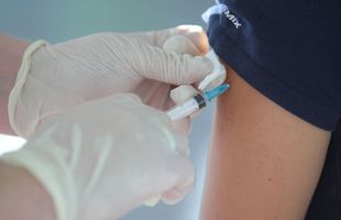 FCSB cere schimbarea protocolului medical! Clubul lui Becali solicită testarea și pentru vaccinați + Singura echipă cu procent de vaccinare apropiat de 100%