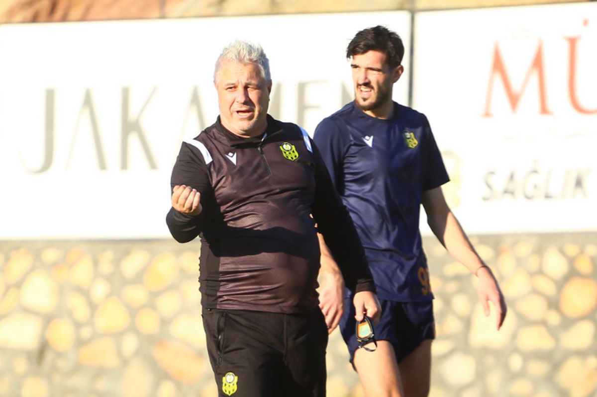 Surpriză pentru Marius Șumudică la primul antrenament: ce a primit din partea fanilor lui Malatyaspor