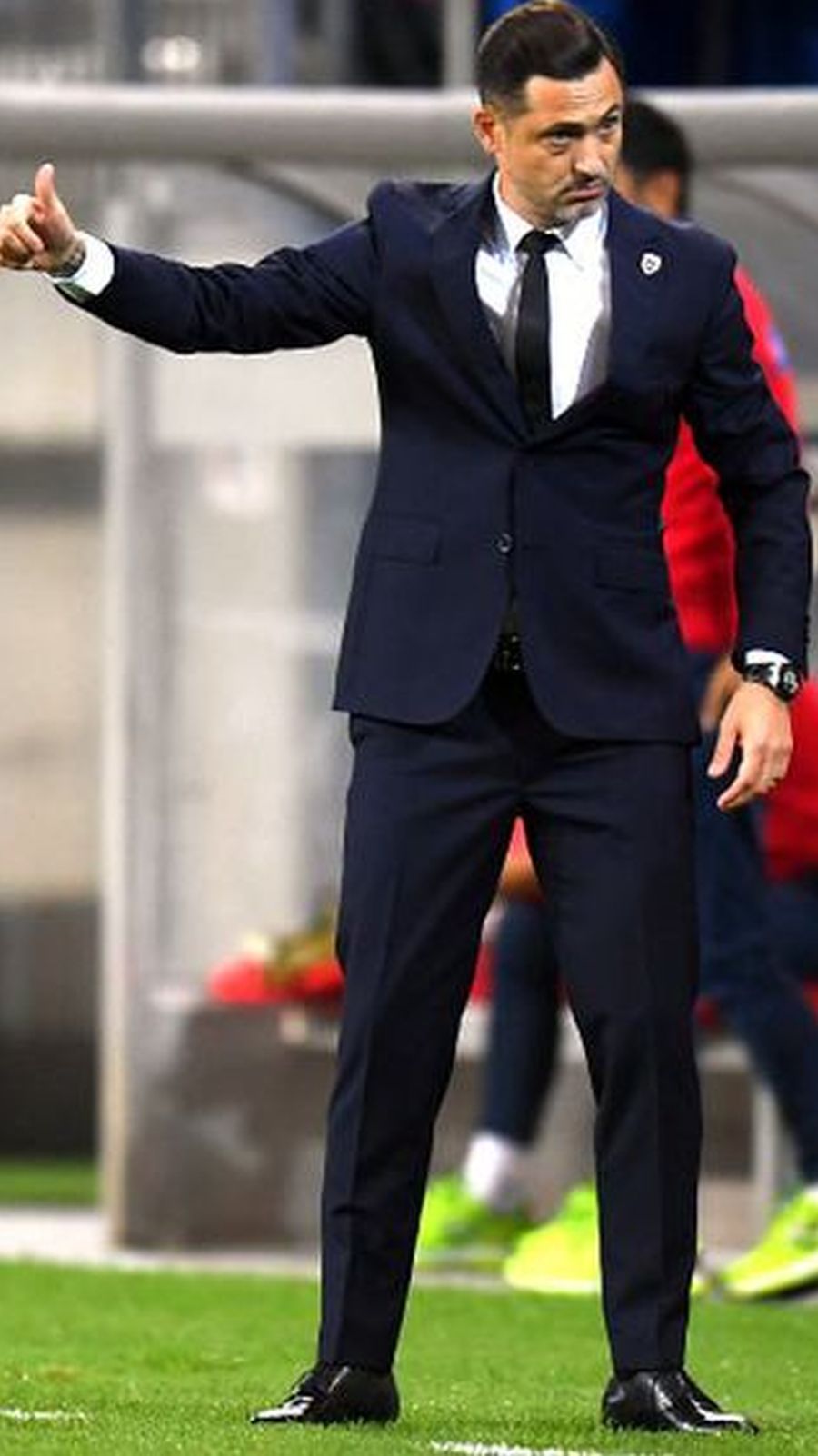 Mirel Rădoi Lăsați-l să plece pe Rădoi!