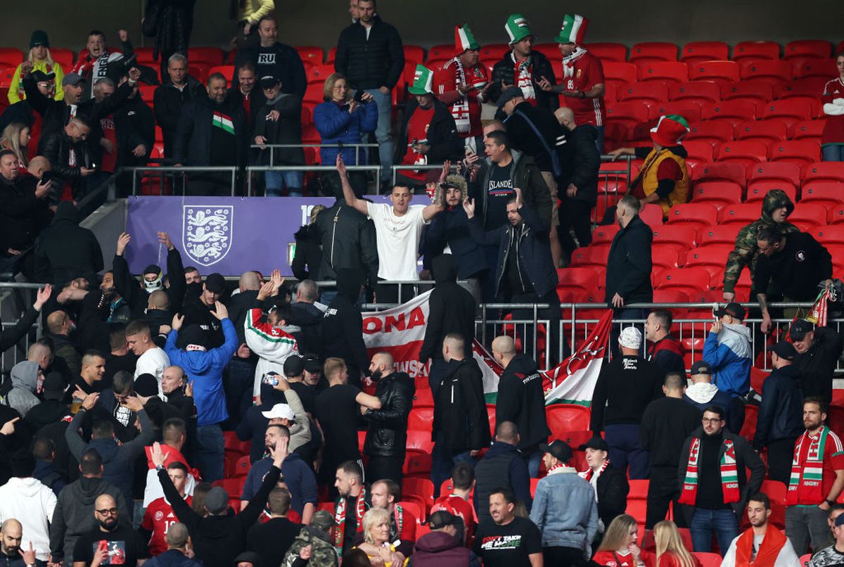 Din nou scandal la Anglia - Ungaria! » Bătaie pe Wembley: maghiarii i-au forțat pe polițiști să se retragă în stadion, după îngenuncherea contra rasismului