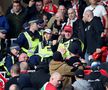 Din nou scandal la Anglia - Ungaria! » Bătaie pe Wembley: maghiarii i-au forțat pe polițiști să se retragă în stadion, după îngenuncherea contra rasismului