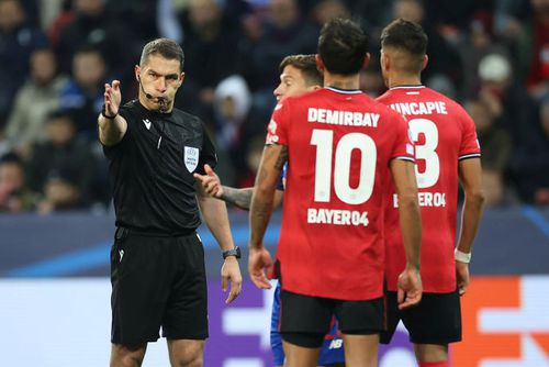 Kovacs, corectat de VAR în Bayer Leverkusen - FC Porto, meci cu 3 penalty-uri și un record inedit