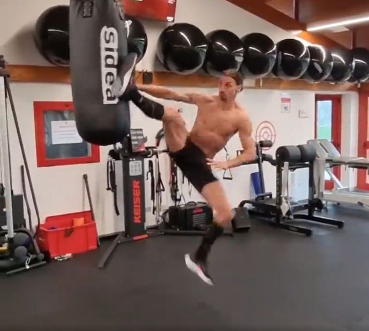 Ibrahimovic a strâns 3,7 milioane de vizualizări în 12 ore pe TikTok! Zlatan e obsedat de sală și se laudă cu forma fizică de excepție