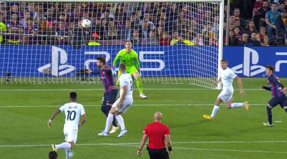 Internetul râde de Pique după gafa din Barcelona - Inter » Cele mai tari glume la adresa fundașului