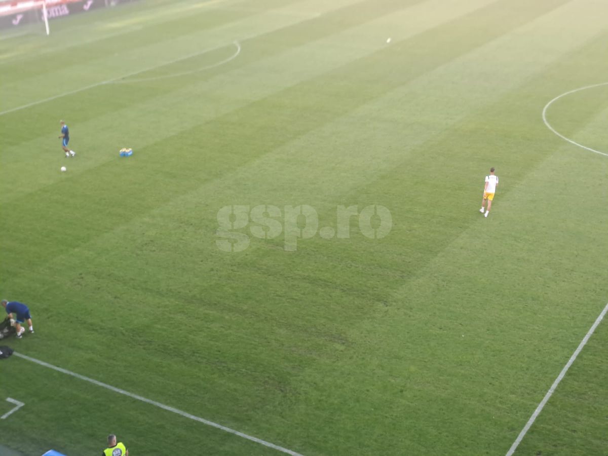 Gazonul de pe „Arcul de Triumf” la România - Anglia U20