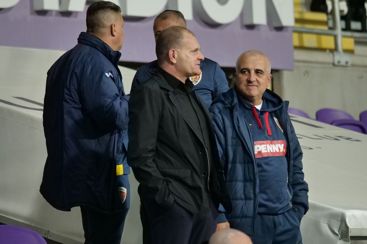 Imaginile care se repetă în fiecare deplasare a „naționalei” » Președintele unei echipe din Superligă e nelipsit din delegație