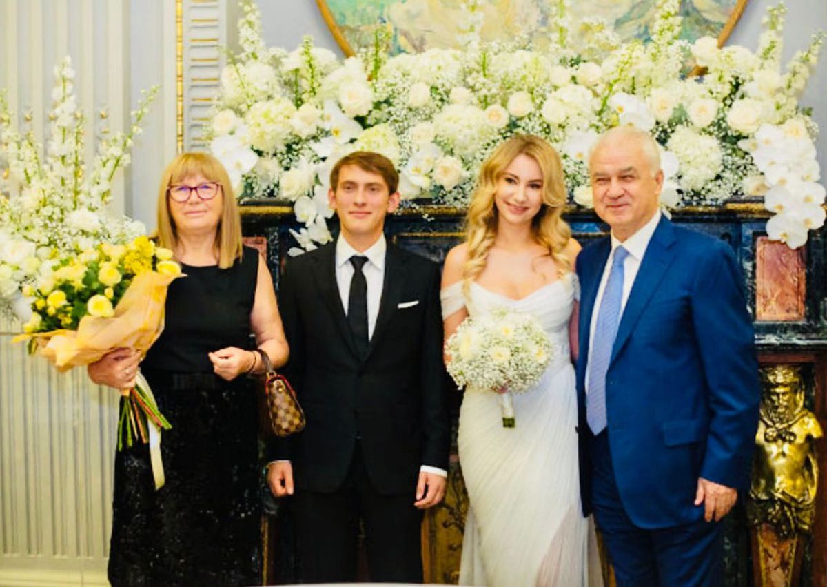 „Boșii” Diviziei A s-au reunit la nunta fiului Gabrielei Firea » Borcea, Nețoiu, Copos și Negoiță, apariții rare alături de partenere