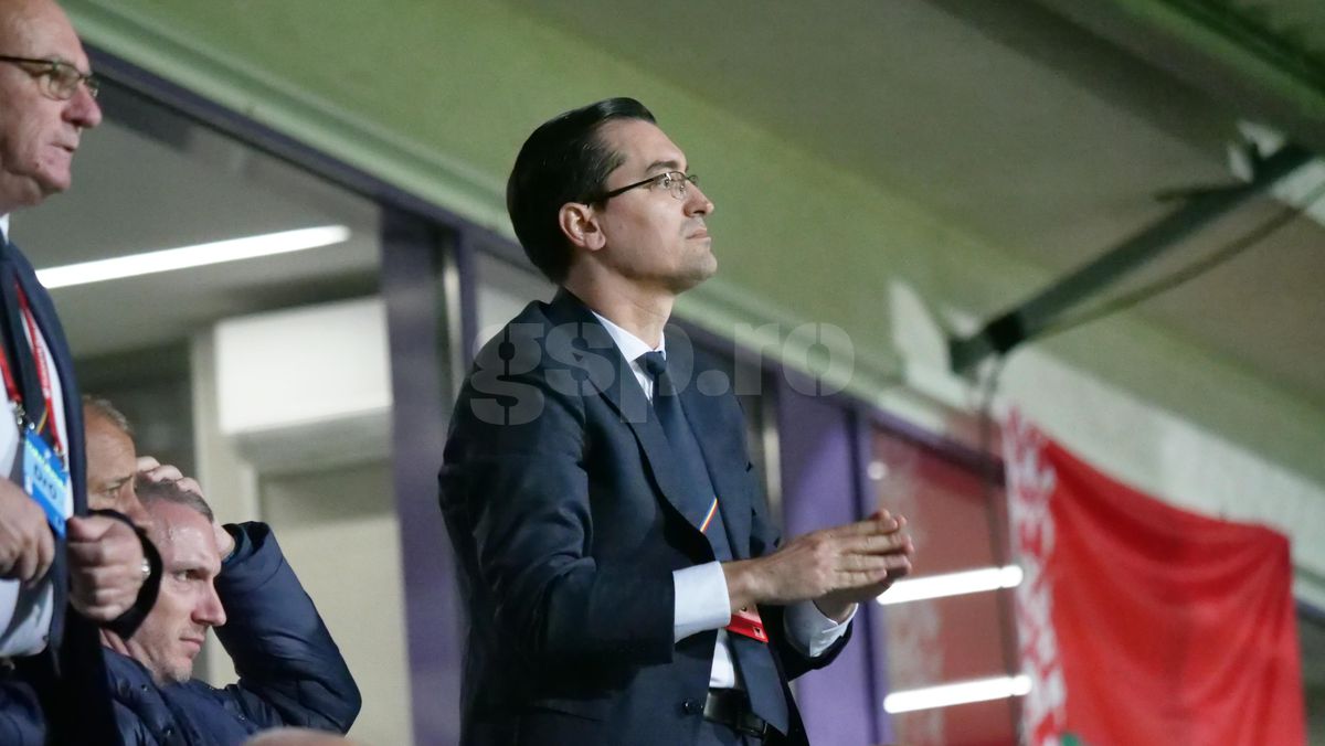 Răzvan Burleanu, îngrijorat în tribune la Belarus - România