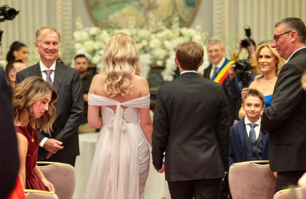 „Boșii” Diviziei A s-au reunit la nunta fiului Gabrielei Firea » Borcea, Nețoiu, Copos și Negoiță, apariții rare alături de partenere