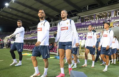 Imaginile care se repetă în fiecare deplasare a „naționalei” » Președintele unei echipe din Superligă e nelipsit din delegație