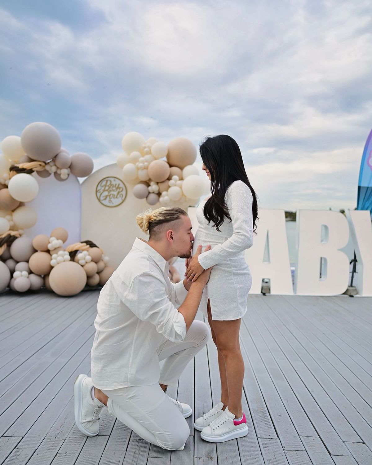 Larisa Iordache a stârnit imaginația fanilor cu ultimele poze de la piscină: „Mi-ai făcut ziua”