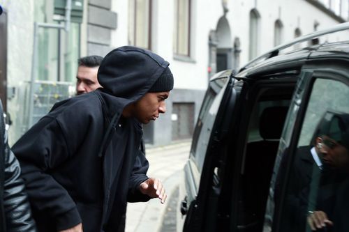 Kylian Mbappe părăsește Bank Hotel din Stockholm, unde s-a petrecut și violul / Foto: Imago