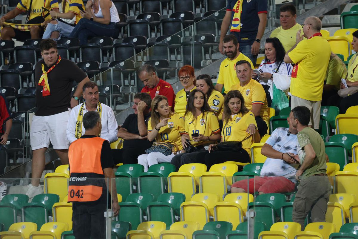 Gică Hagi, pe stadion la Cipru - România