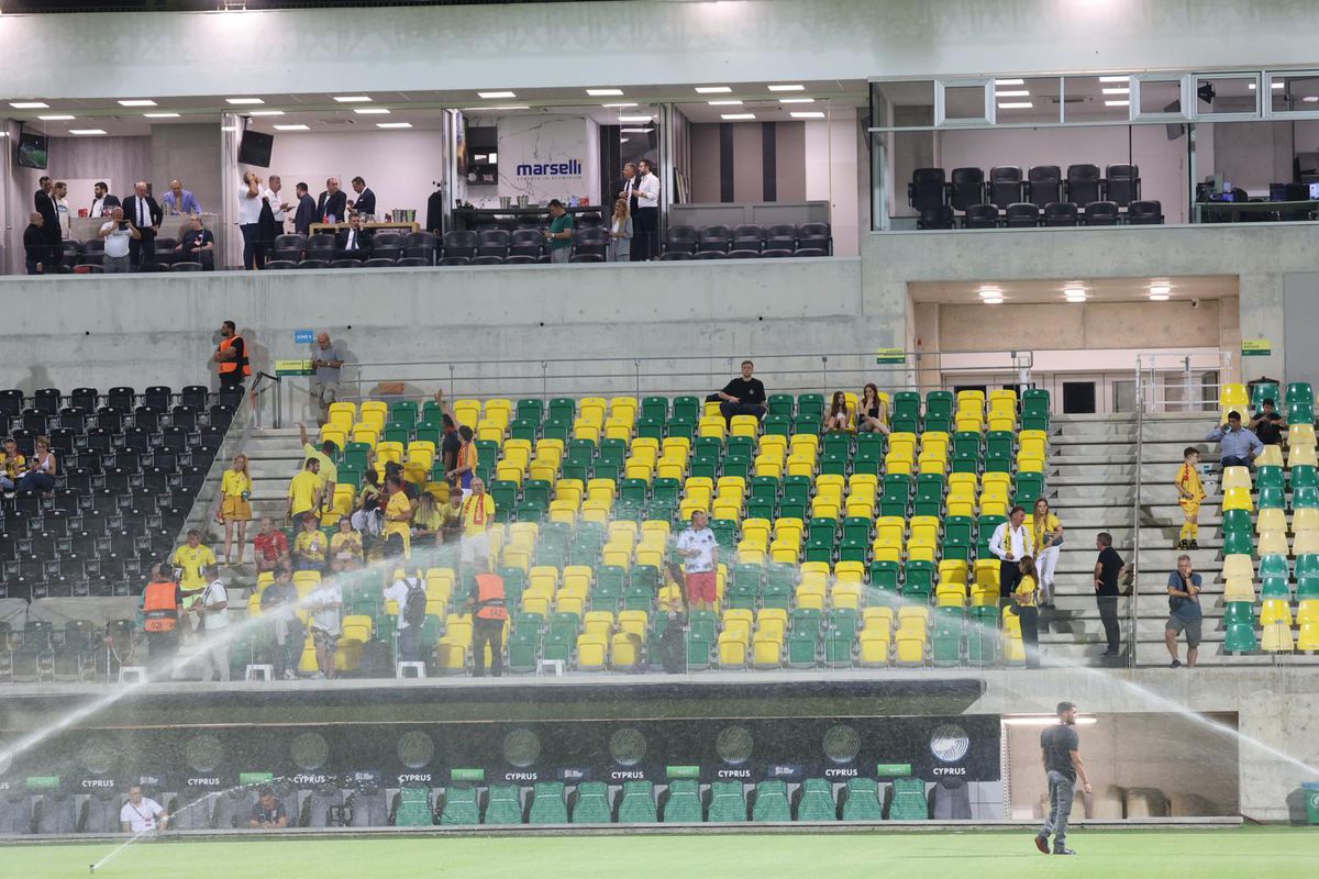 Surpriză! În ce loc din stadion s-a dus Gică Hagi la Cipru - România