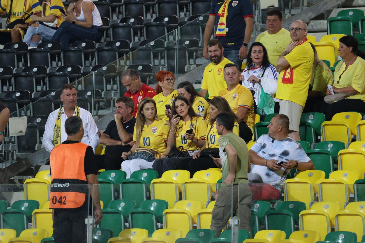 Surpriză! În ce loc din stadion s-a dus Gică Hagi la Cipru - România