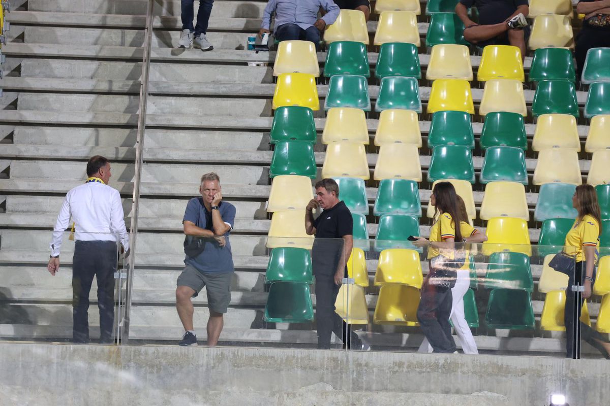 Gică Hagi, pe stadion la Cipru - România