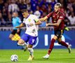 Kylian Mbappe, într-un duel cu Zeno Debast, din meciul naționalei Franței în Nations League, 2-0 la Lyon / Foto: Imago