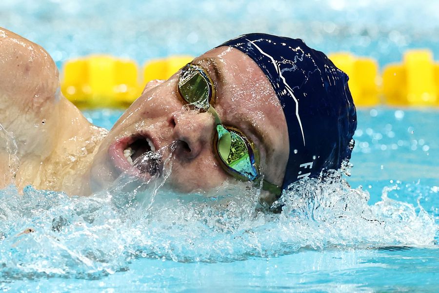 Leon Marchand înotând procedeul liber FOTO Guliver/GettyImages Ce performanță! David Popovici, desemnat înotătorul anului la European Aquatics