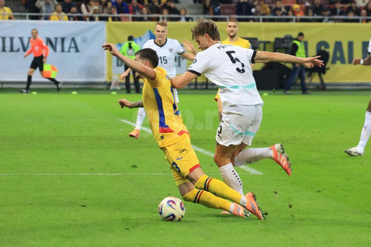 Faza la care Valentin Mihăilă a cerut penalty // foto: Ionuț Iordache (GSP)