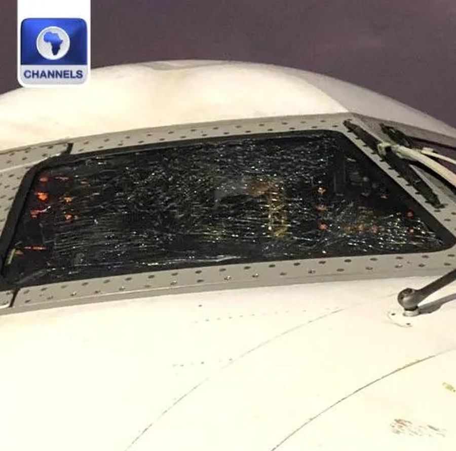 Parbrizul crăpat al avionului nigerienilor Emoții în aer! Nigerienii au fost nevoiți să aterizeze forțat