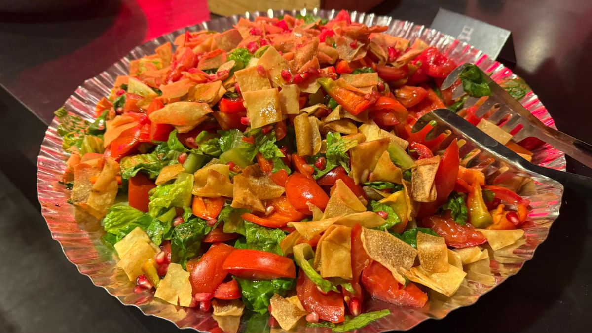 Imagini din culise de la România - Austria » După fan zone, grătarele! Cum au fost primiți spectatorii la „decisivul” din preliminarii: surprize la VIP