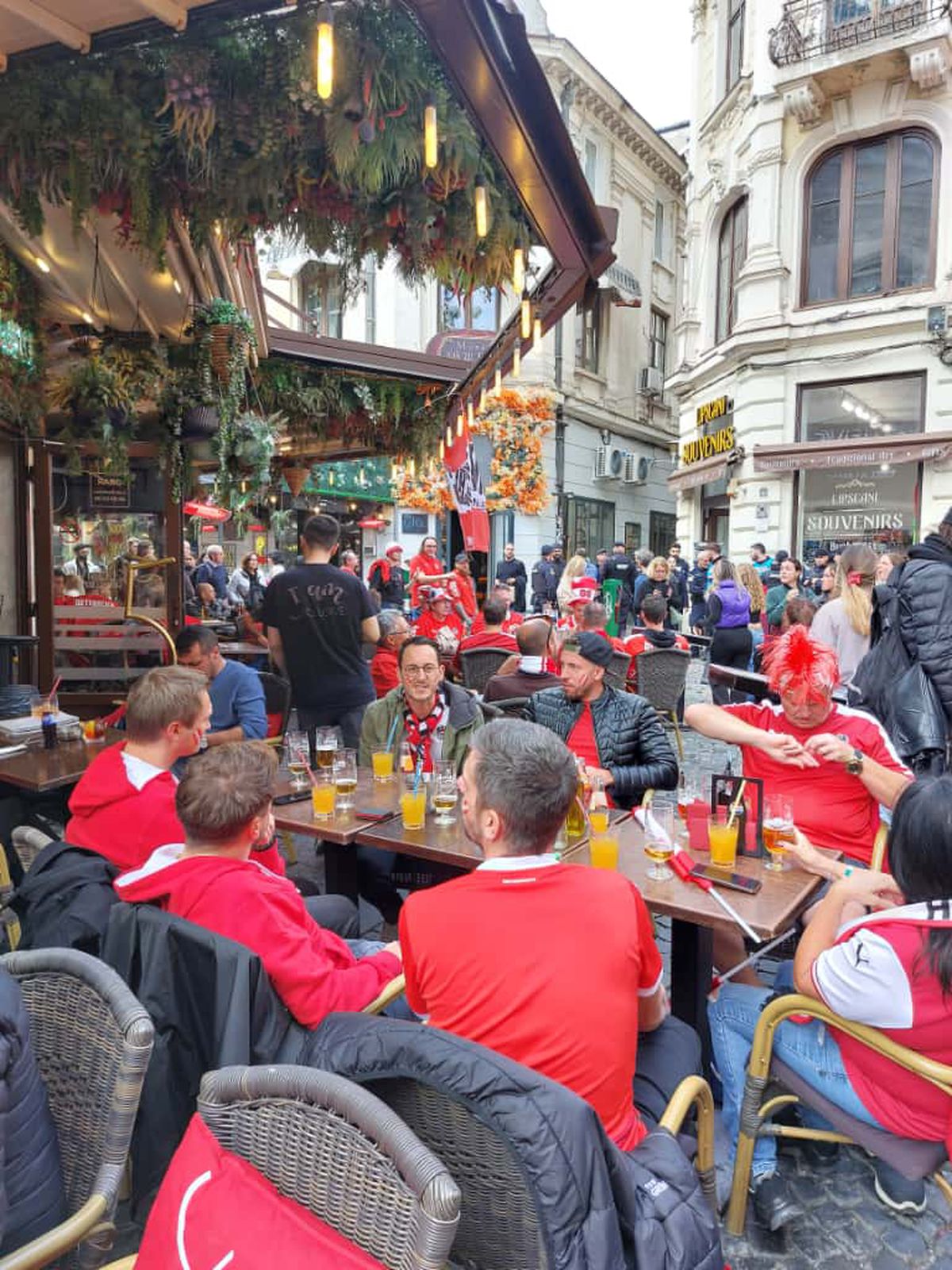 Fanii austrieci în centrul Bucureștiului