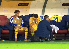 Mihai Popescu s-a accidentat în România - Austria! Imagini emoționante pe margine: consolat de Șut și de rivalul din Superligă