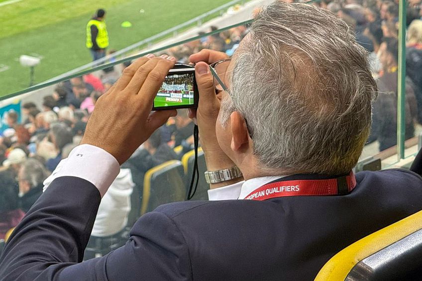 Observatorul de joc a fotografiat fiecare mesaj din tribune