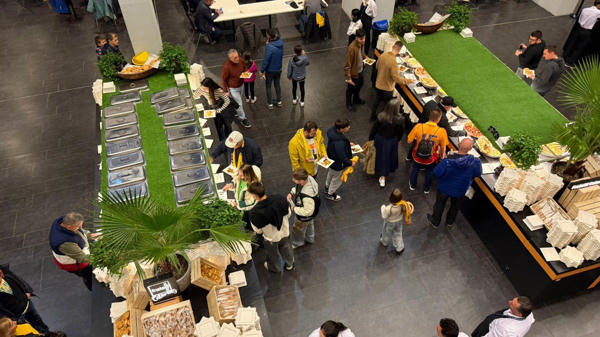 Imagini din culise de la România - Austria » După fan zone, grătarele! Cum au fost primiți spectatorii la „decisivul” din preliminarii: surprize la VIP