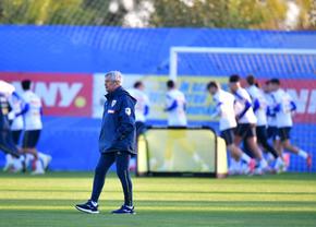 Îl cunoaște pe Mircea Lucescu de-o viață și-l întreabă frontal: „De ce ai admis să revii, nu știai la ce te-ai înhămat?!”. Pe cine regretă diseară: „Sunt stelist, dar îmi plac Dobre și Opruț”