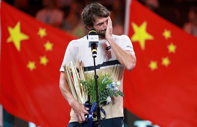 Poveste de basm la Shanghai: locul 204 în lume a câștigat turneul Masters 1000, învingându-și vărul în finală!