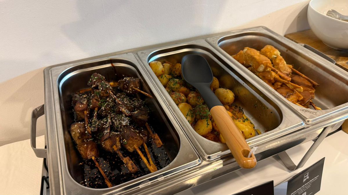 Imagini din culise de la România - Austria » După fan zone, grătarele! Cum au fost primiți spectatorii la „decisivul” din preliminarii: surprize la VIP