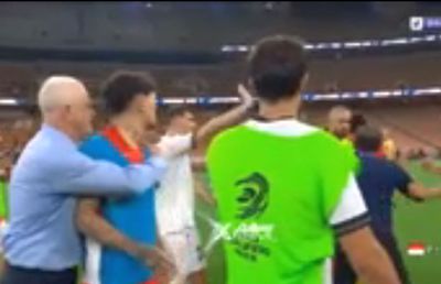 Scandal de PROPORȚII la meciul din preliminarii! TREI „roșii” sub privirile marelui Patrick Kluivert după ce l-au bruscat pe arbitru