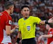 Scandal de PROPORȚII la meciul din preliminarii! TREI „roșii” sub privirile marelui Patrick Kluivert după ce l-au bruscat pe arbitru