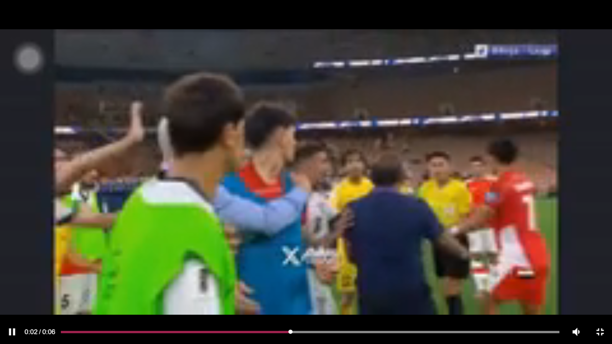 Scandal de PROPORȚII la meciul din preliminarii! TREI „roșii” sub privirile marelui Patrick Kluivert după ce l-au bruscat pe arbitru