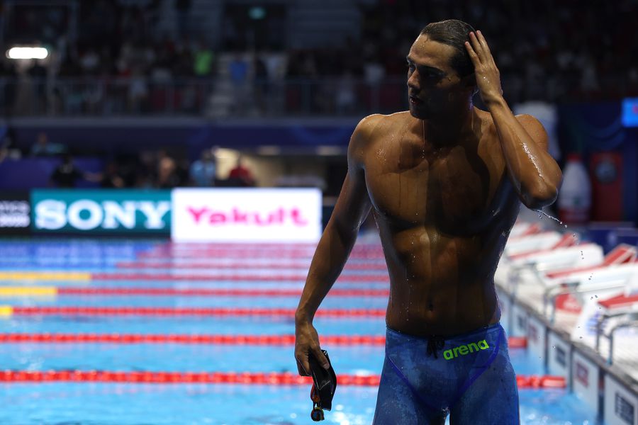 Thomas Ceccon la marginea bazinului FOTO Gulliver/GettyImages Thomas Ceccon, campion olimpic, mondial și european: „Nu sunt invidios pe banii lui Jannik Sinner. A spune că noi, înotătorii, câștigăm cel mult 15.000 de dolari este un fapt, nu invidie”