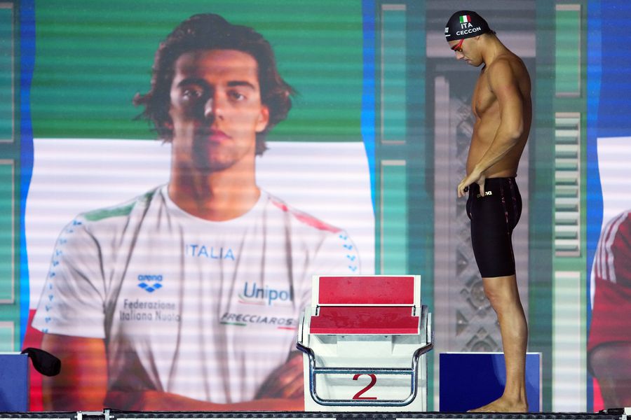 Thomas Ceccon la Singepore FOTO Imago Images Thomas Ceccon, campion olimpic, mondial și european: „Nu sunt invidios pe banii lui Jannik Sinner. A spune că noi, înotătorii, câștigăm cel mult 15.000 de dolari este un fapt, nu invidie”