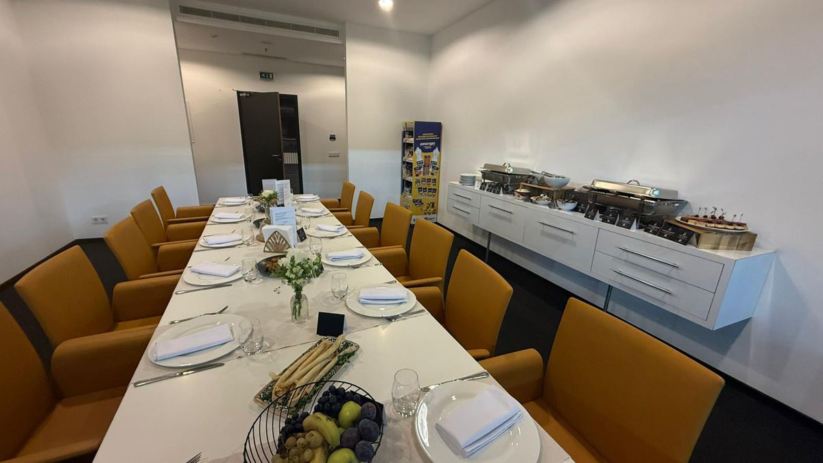 Imagini de la Arena Națională cu organizarea meciului România - Austria: grătare, „tratamentul” VIP și de la loje