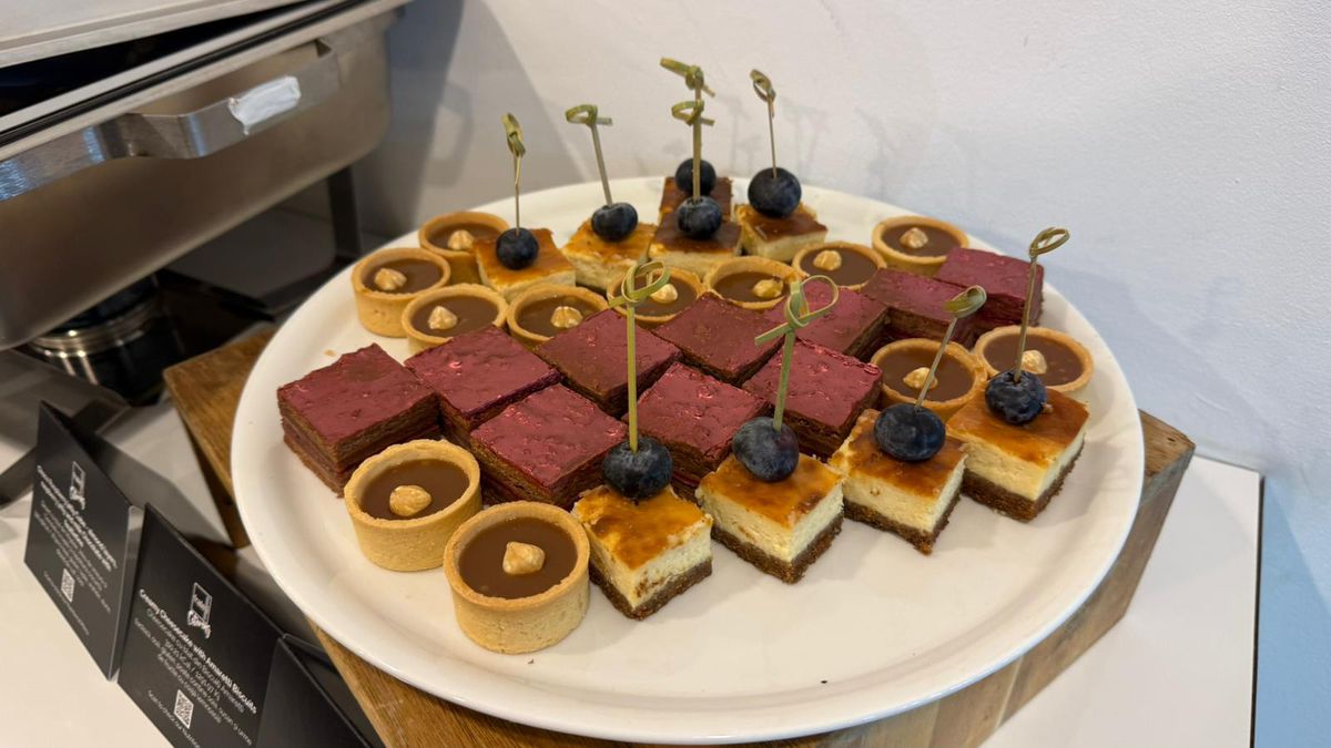 Imagini din culise de la România - Austria » După fan zone, grătarele! Cum au fost primiți spectatorii la „decisivul” din preliminarii: surprize la VIP