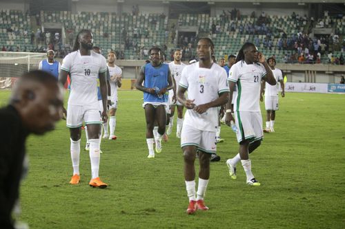Jucătorii nigerieni, la finalul meciului cu Rwanda (1-0) din preliminariile CM 2026 / Foto: Imago