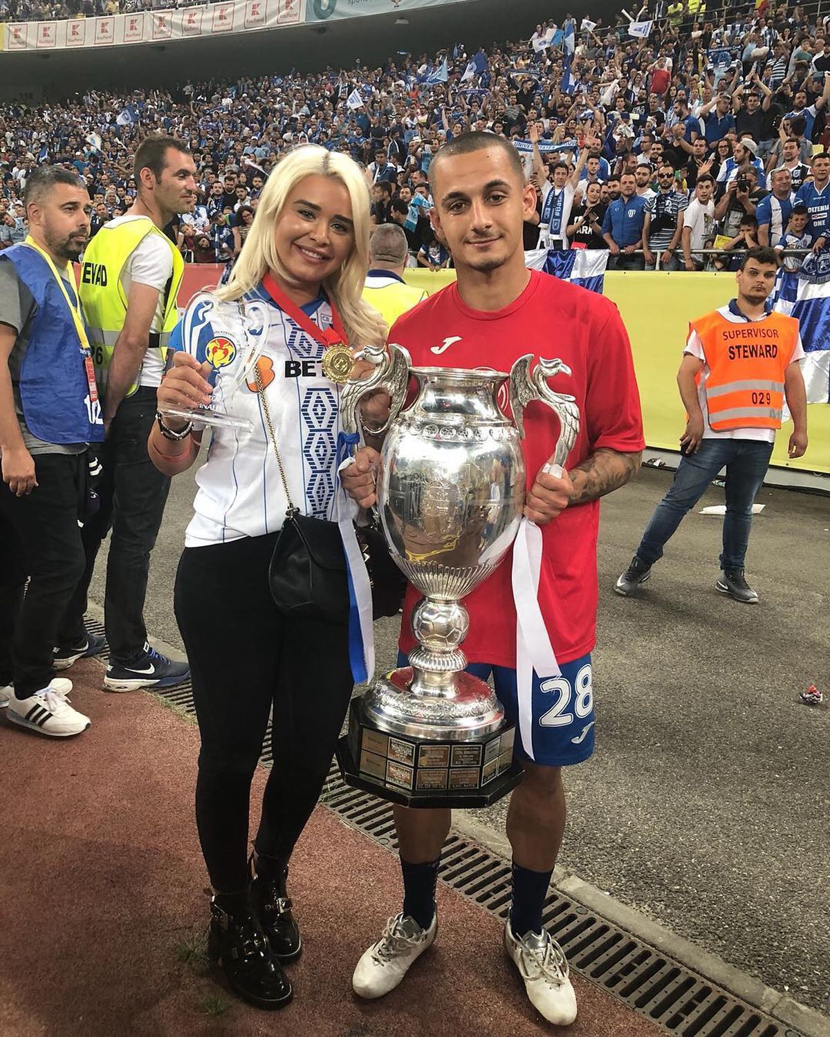 CRAIOVA - HERMANNSTADT // FOTO Alex Mitriță se însoară în ziua meciului » Toți jucătorii olteni sunt invitați, naș e patronul Mihai Rotaru