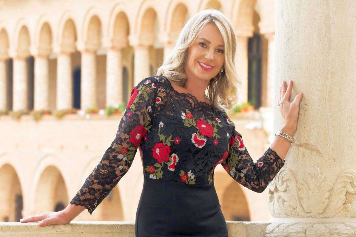 GALERIE FOTO Nadia Comăneci împlinește astăzi 58 de ani! O viață ca un film într-un material amplu despre Zeița de la Montreal