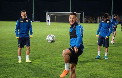 ROMÂNIA U21 // VIDEO Tricolorii mici se țin de poante » Olimpiu Moruțan, blocat pe balcon! :)