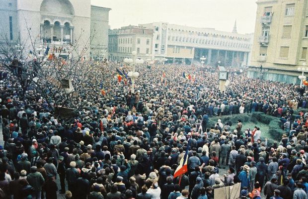 FOTO ASU Poli Timișoara și-a lansat echipamente speciale pentru comemorarea a 30 de ani de la Revoluție